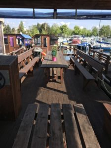 Auf der Havel mit deinem 14 Personen Floß fahren, Führerscheinfrei, 15 Ps Motor